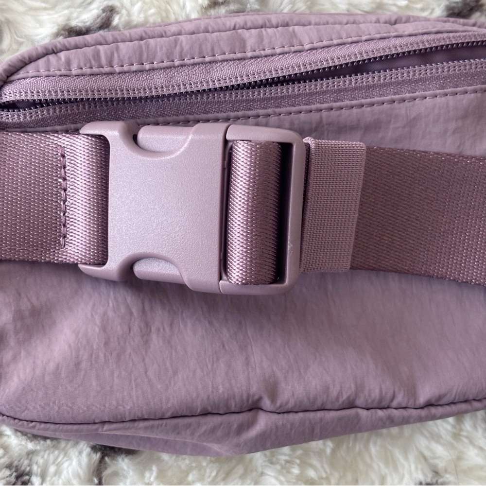 Lululemon Lavender Luxe Everywhere Belt Bag 1L - Picture 7 of 7